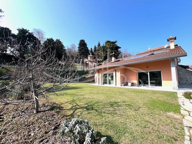 AFFITTIAMO APPARTAMENTO IN VILLA CON AMPI TERRAZZI E MAGNIFICA VISTA LAGO E CITTA'