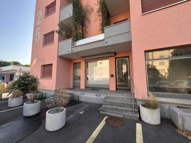 AFFITTIAMO LOCALE COMMERCIALE