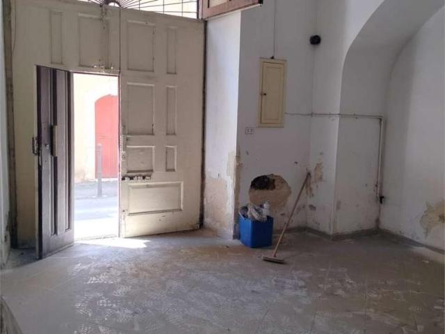 affitto Via Cairoli monolocale 80mq