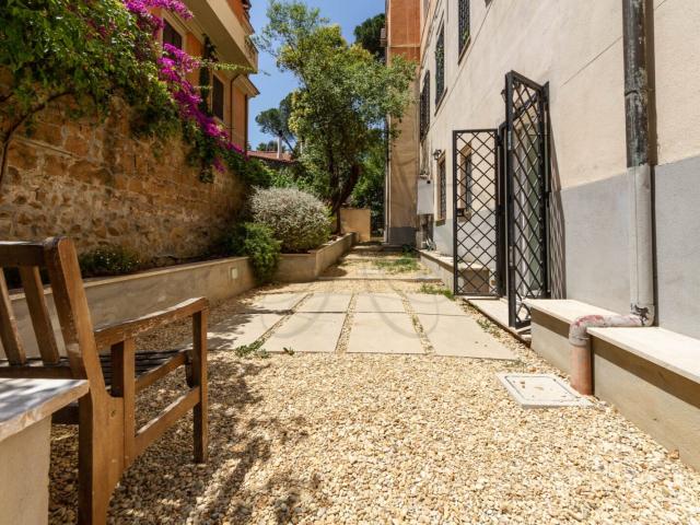 Affitto Monteverde Vecchio: Appartamento Ristrutturato con Giardino