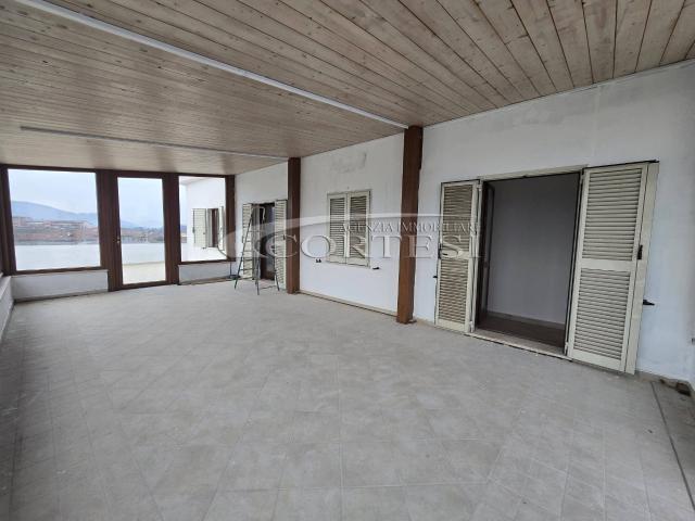 Affitto Attico Ristrutturato a Nuovo con due camere e Terrazzo di mq 150 con Veranda