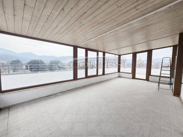 Affitto Attico Ristrutturato a Nuovo con due camere e Terrazzo di mq 150 con Veranda