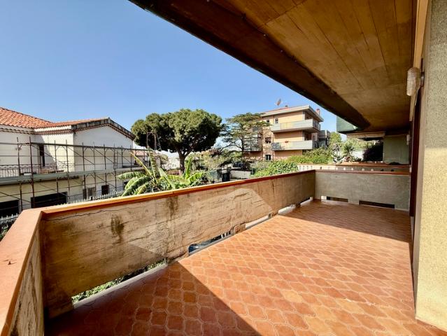 Affitto Appartamento 3 Vani Aci Castello CT Via Pietro Platania