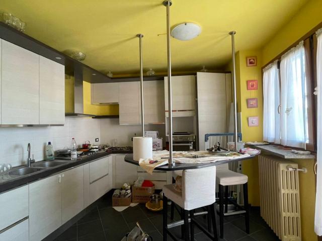 Affitto Appartamento, in zona MOMBISAGGIO TORRE CALDERAI, TORTONA