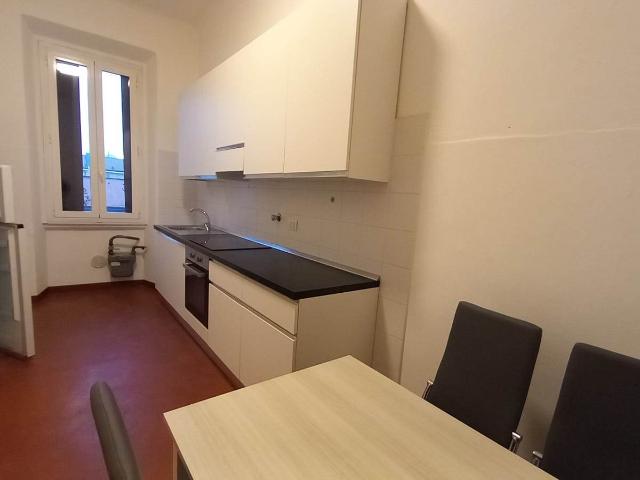Affitto Appartamento, in zona MONTENERO, MILANO