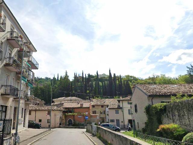 Affitto Appartamento, in zona AVESA, VERONA