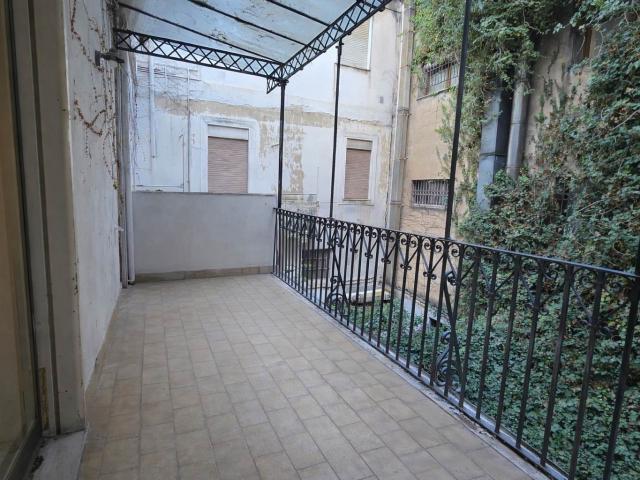 Affitto Appartamento, in zona CAIROLI / SAN MARTINO / TRIBUNALE, MESSINA