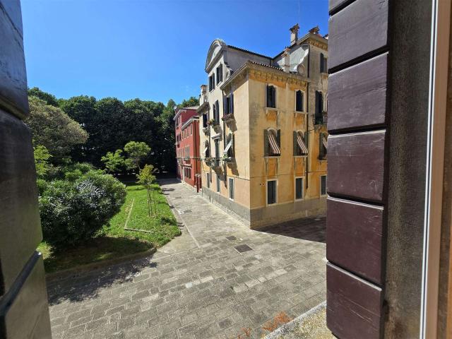 Affitto Appartamento, in zona CASTELLO, VENEZIA