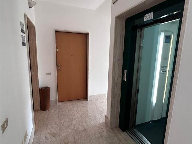 Affitto Appartamento, in zona PIAZZA DEGLI EROI, VIALE DELLA RINASCITA, VIA BABAURRA, SAN CATALDO