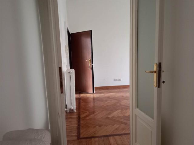 Affitto Appartamento, in zona REGINA GIOVANNA, MILANO