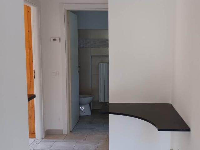 Affitto Appartamento, in zona S. AMBROGIO, VARESE