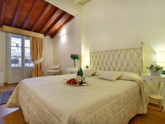 Affitto Appartamento, in zona SANTO SPIRITO, FIRENZE