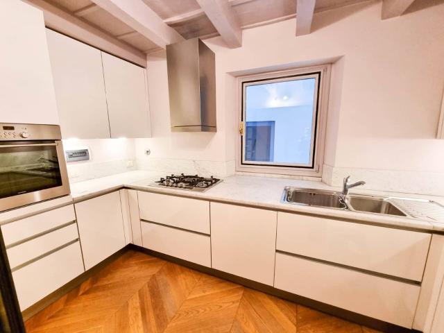 Affitto Appartamento, in zona SANTO SPIRITO, FIRENZE