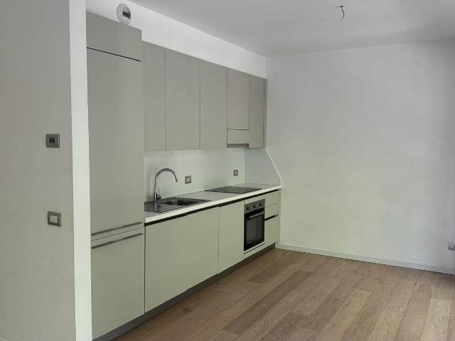 Affitto Appartamento, in zona SOLARI, MILANO