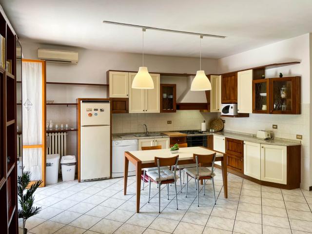 Affitto Appartamento, in zona TORRAZZI, MODENA