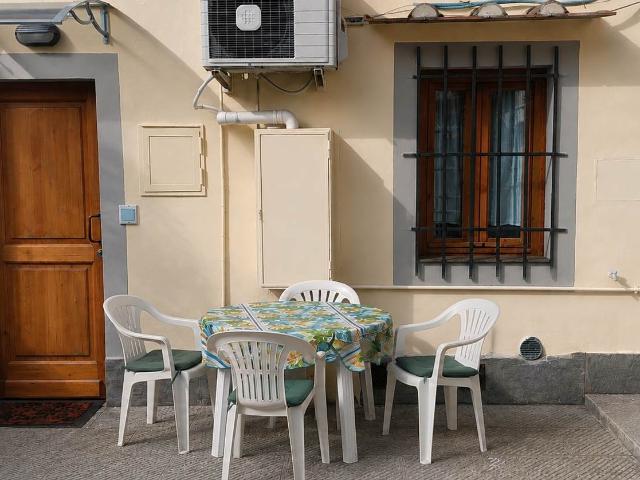 Affitto Appartamento indipendente, in zona CASTELLO, FIRENZE