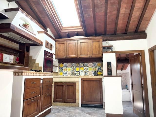 Affitto Rustico casale, in zona SAN MICHELE A TORRI, SCANDICCI
