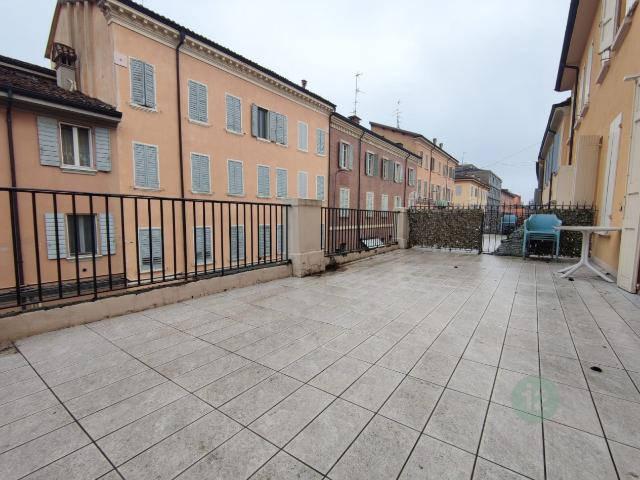 AFFITTO Trilocale con terrazzo in centro storico