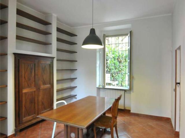 affitto Via Conte Paolo Taverna 5 vani 180mq