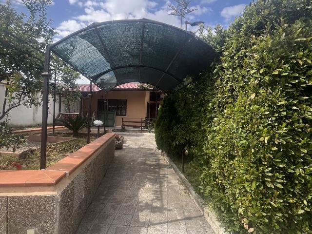 Affitto Villa a schiera, in zona DESTRA VOLTURNO, CASTEL VOLTURNO