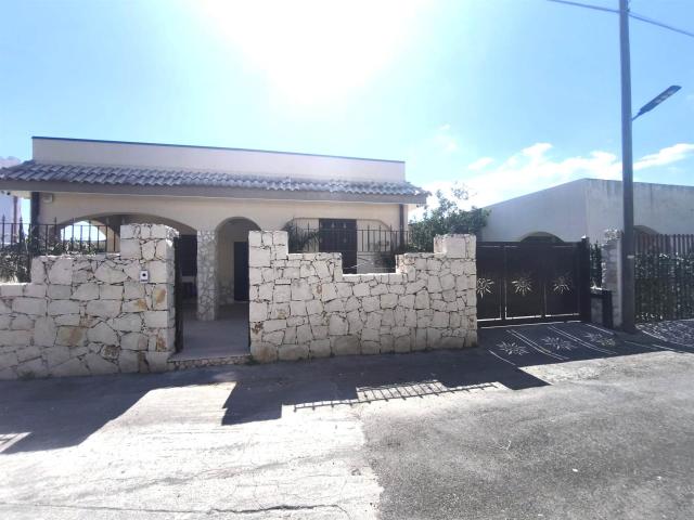 Affitto Villa, in zona AGNONE BAGNI, AUGUSTA