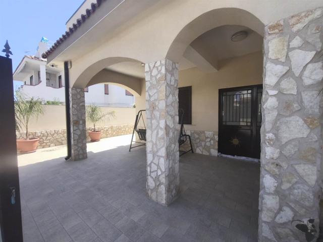 Affitto Villa, in zona AGNONE BAGNI, AUGUSTA