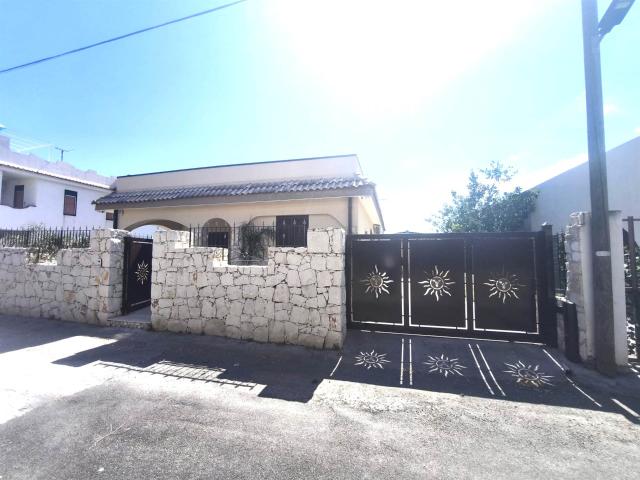 Affitto Villa, in zona AGNONE BAGNI, AUGUSTA