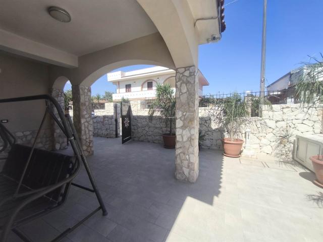 Affitto Villa, in zona AGNONE BAGNI, AUGUSTA