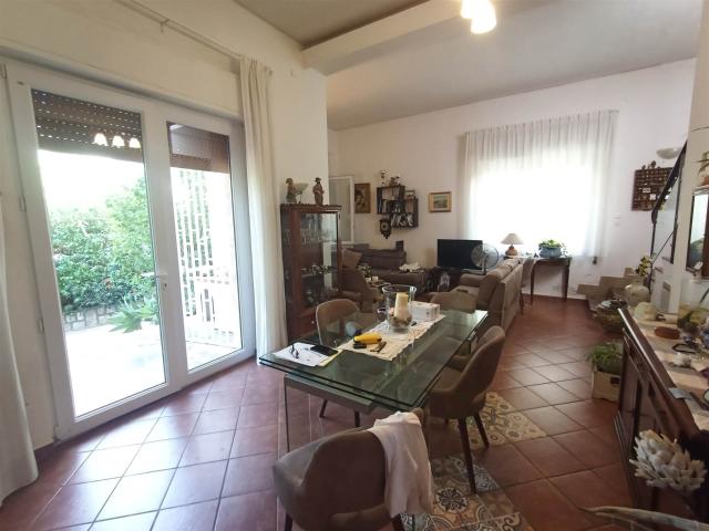 Affitto Villa, in zona MONDELLO, PALERMO