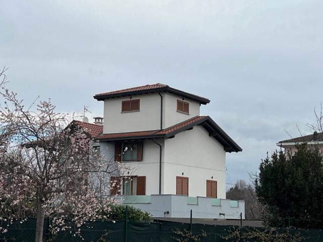 Affitto Villa, in zona VIALE BORRI, VARESE
