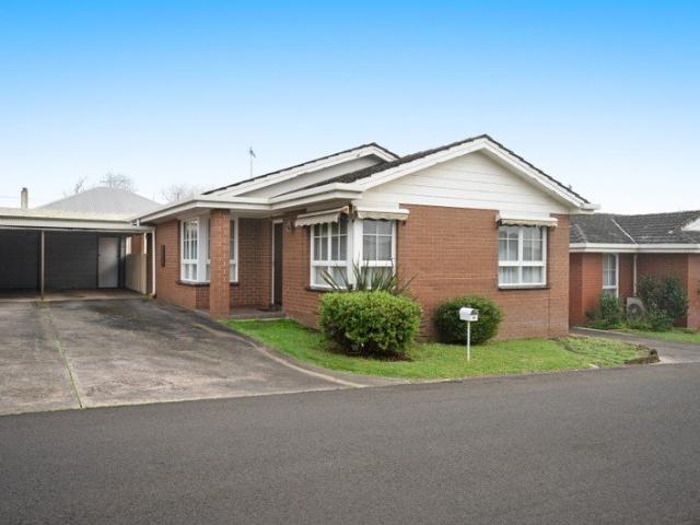 Affordable Opportunity in a Prime Bay Road Location