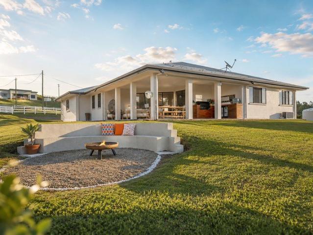 AFFORDABLE ACREAGE LARGE MODERN FAMILY HOME 18x12m SHED