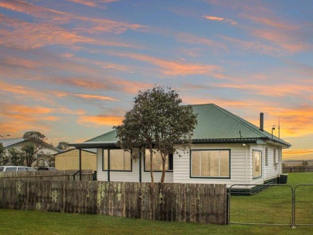 Affordable Coastal living on a 1,607sqm block!