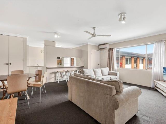 Affordable Coastal Living Walk to Beach & Cafes