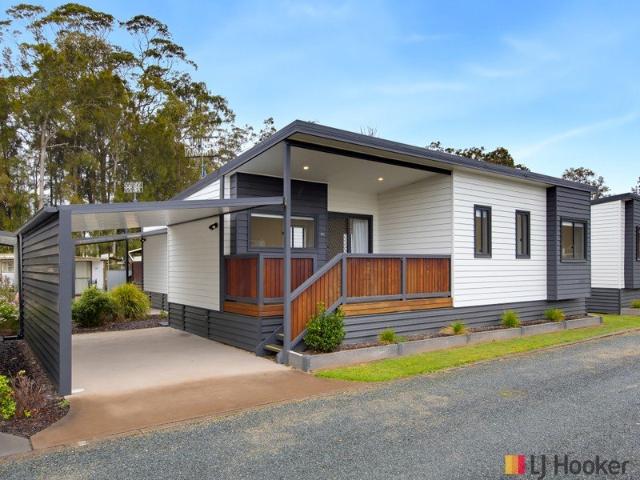 Affordable Coastal Lifestyle Over 55's Villa Opposite the Beach !