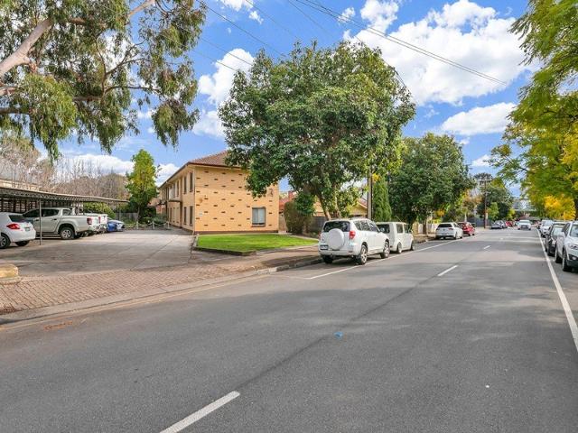 Affordable Comfort in Sought After Kensington!