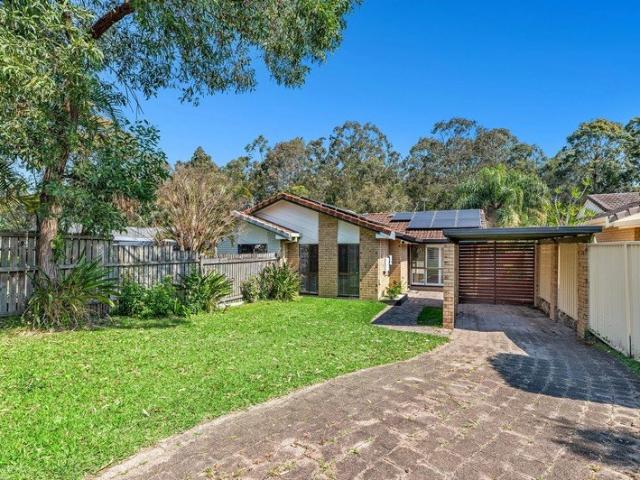 Affordable & Convenient Ashmore Living with Private Yard
