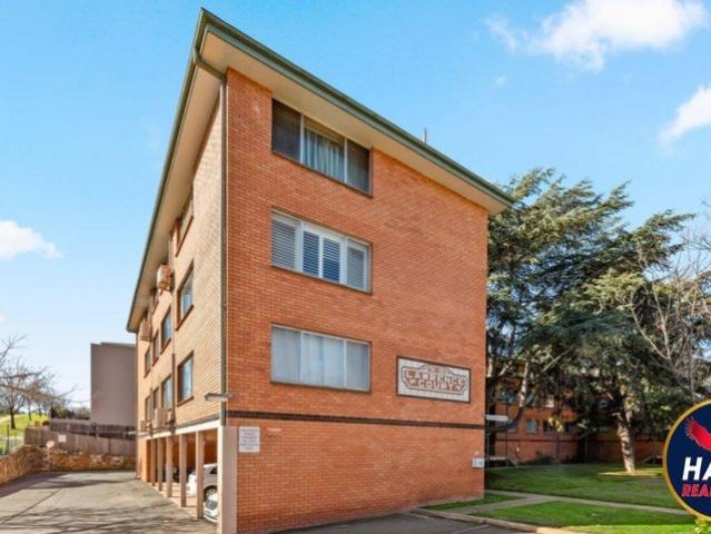 Affordable & Convenient One Bedroom Apartment in the Heart of Queanbeyan Available Now