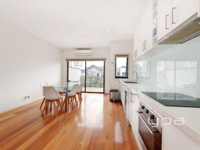 Affordable Craigieburn Townhouse Awaits!