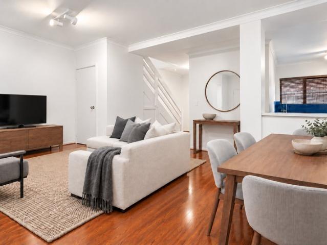 Affordable Entry into a Relaxed Lakeside Lifestyle