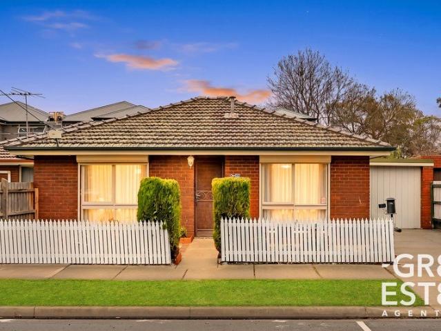 Affordable Entry into the Property Market Ideal First Home or Investment & No Body Corp Fees!