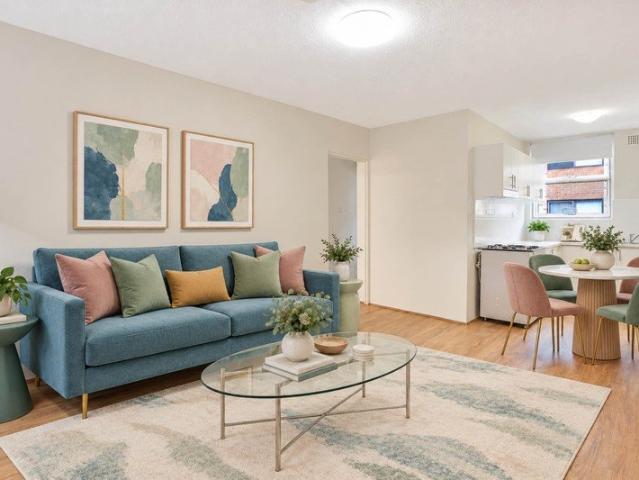 AFFORDABLE ENTRY LEVEL 2 Bedder: PREMIUM LOCATION: WALK to VILLAGE EATERIES, TRAIN & PARKS