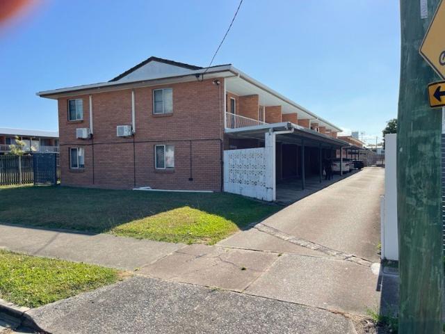 AFFORDABLE FURNISHED TOWN HOUSE IN FANTASTIC LOCATION!