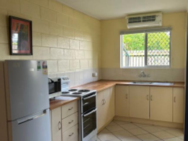 AFFORDABLE FURNISHED TOWN HOUSE IN FANTASTIC LOCATION!