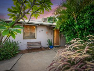 House for sale in Kalgoorlie - Garden, Swimming pool