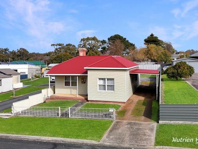 Affordable Four Bedroom Opportunity in the Heart of Casterton