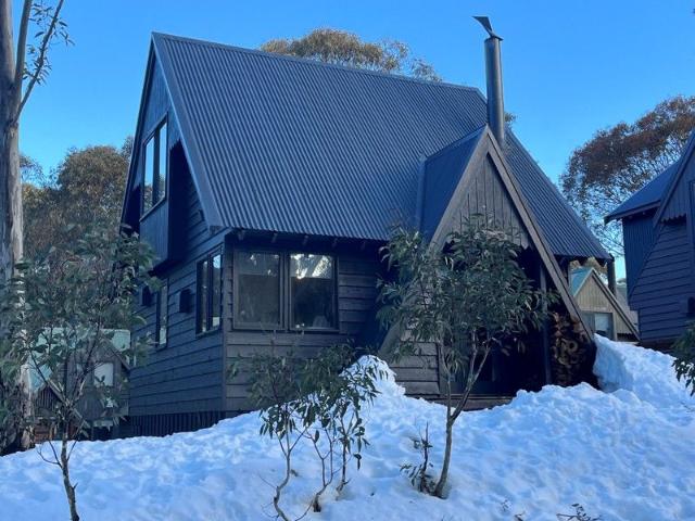 Affordable Free Standing Family Sized 2 Bedroom Ski Chalet