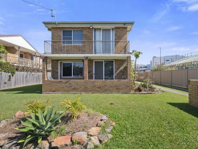 Affordable Ground Floor Unit In Prime Park Beach Location