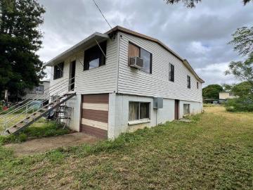 AFFORDABLE HOME 1,012m2 Fenced 3 bedrooms+ Garage Storage underneath