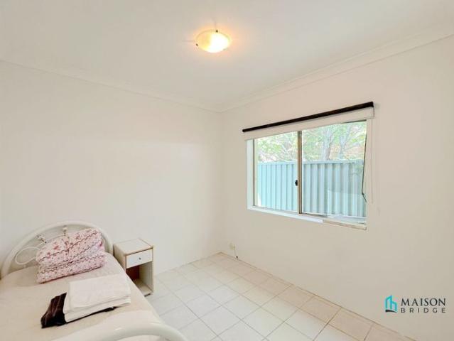 Affordable House at a Quiet Wide Street, Short Walk to ALDI and Public Transport